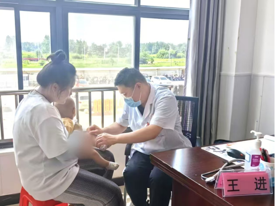 院網(wǎng)站-兒童友好醫(yī)院·立秋篇 ▏市婦幼保健院（市兒童醫(yī)院）赴壽縣開展中國過敏防治周義診活動1471