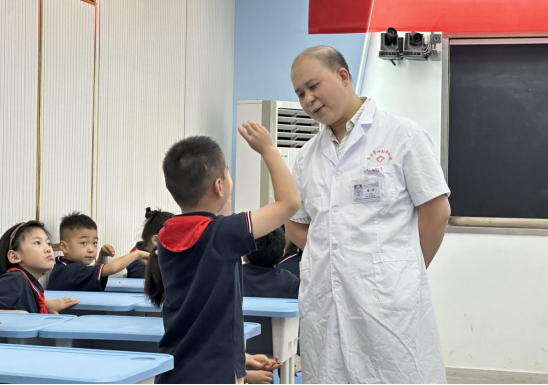院網(wǎng)站-守護(hù)微笑，從“齒”開(kāi)始——市婦幼保健院開(kāi)展健康科普進(jìn)校園活動(dòng)355