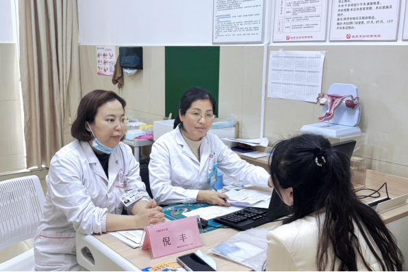 院網(wǎng)站-省市專家聯(lián)手 助力家庭圓夢(mèng)——市婦幼保健院舉辦“關(guān)愛(ài)女性健康 助力女性生育力保護(hù)”義診活動(dòng)162