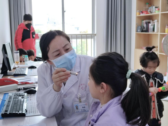 “百城千院萬家婦幼健康服務行動-淮南站”兒童生長發(fā)育義診活動在市婦幼保健院舉行659
