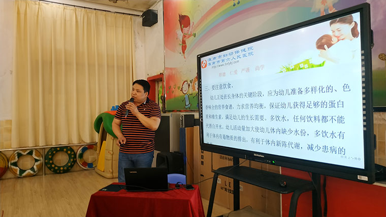 市婦幼保健院組織開展“慶六一，兒童健康知識進(jìn)幼兒園”活動(dòng)