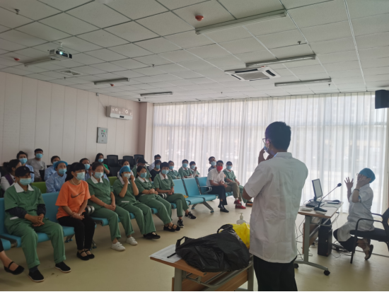 院網站-市婦幼保健院對山南新院物業(yè)人員進行院感知識培訓118.png